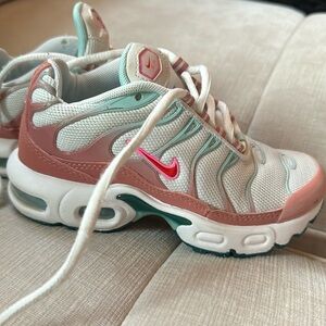 Nike girl sneakers